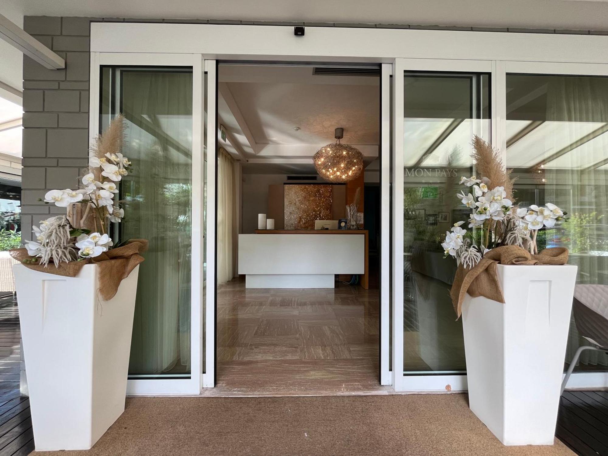 Hotel Mon Pays Riccione Exterior photo